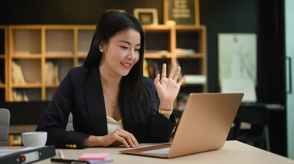 Asiatico Businesswoman Communicating Video Conference Distance Job Interview Laptop Computer — Foto Stock