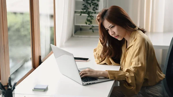 Stressed Tired Businesswoman Laptop Computer Working Home Office — Foto Stock
