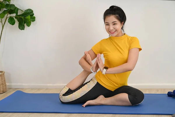 Young Healthy Woman Practicing Yoga Mat Home Mindfulness Meditation Healthy — Stok fotoğraf