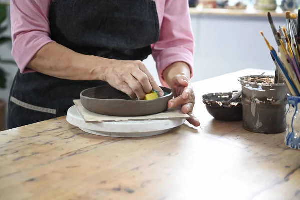 Cropped Shot Retired Woman Creating Handmade Ceramic Bowl Pottery Workshop — Stockfoto