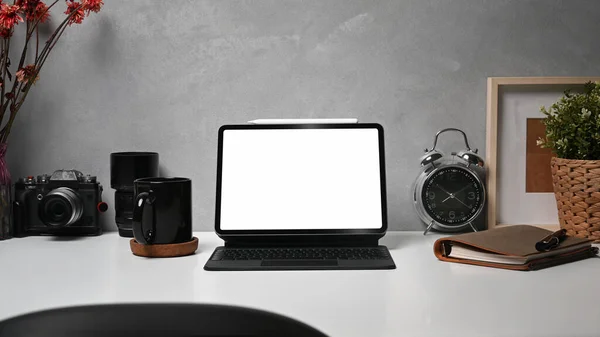Digital Table Wireless Keyboard Camera Coffee Cup Picture Frame White — Zdjęcie stockowe