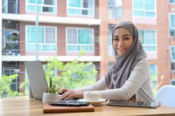 Elegant Muslim Woman Wearing Hijab Using Computer Laptop Her Personal — Stockfoto