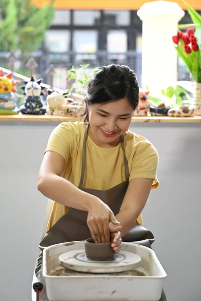 Smiling Asian Woman Wearing Apron Making Ceramic Pot Clay Pottery — Φωτογραφία Αρχείου