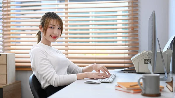 Beautiful Young Creative Woman Working Online Project Modern Home Office — Stockfoto