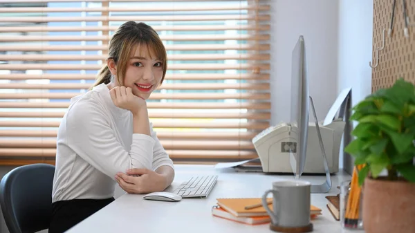 Beautiful Young Woman Working Online Home Modern Devices — 스톡 사진