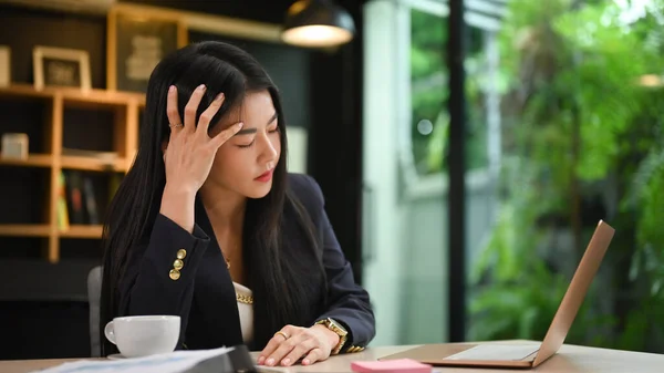 Stressed Businesswoman Troubled Financial Problems Tired Work Online — Stockfoto