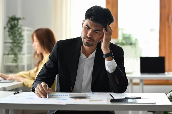 Serious Businessman Reading Document Solving Business Problem Emotional Pressure Stress — Stockfoto
