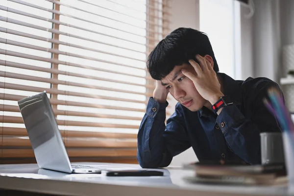 Serious Businessman Looking Laptop Screen Having Problems Work Emotional Pressure — Stockfoto