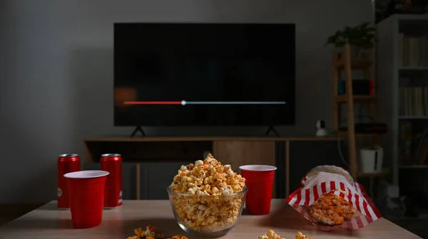 Glass Bowl Popcorn Plastic Cups Wooden Table Television Works Background — Stock fotografie