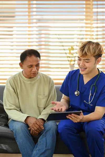 Smiling Asian Doctor Talking Explaining Test Result Elderly Patient Home — Fotografia de Stock