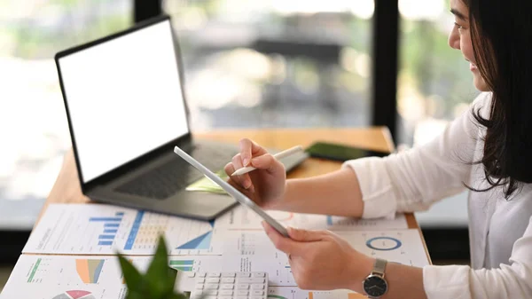 Side View Smiling Young Employee Working Modern Devices Document Office — 图库照片