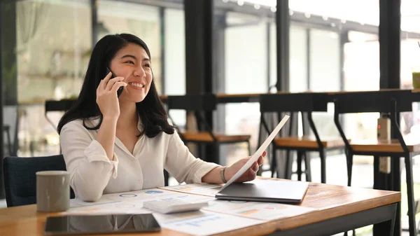 Smiling Young Businesswoman Having Pleasant Conversation Negotiations Business Partner Mobile — Fotografia de Stock