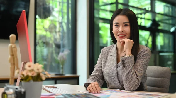 Successful Asian Female Entrepreneur Sitting Creative Office Smiling Camera — Fotografia de Stock