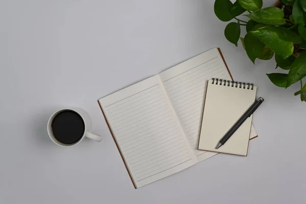 Flat Lay Blank Notepads Cup Coffee Houseplant White Office Desk —  Fotos de Stock