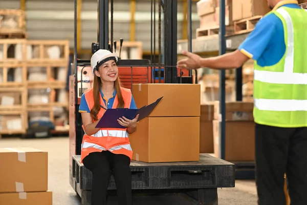 Industrial Worker Manager Safety Hard Hat Vest Checking Quantity Storage — Stock fotografie