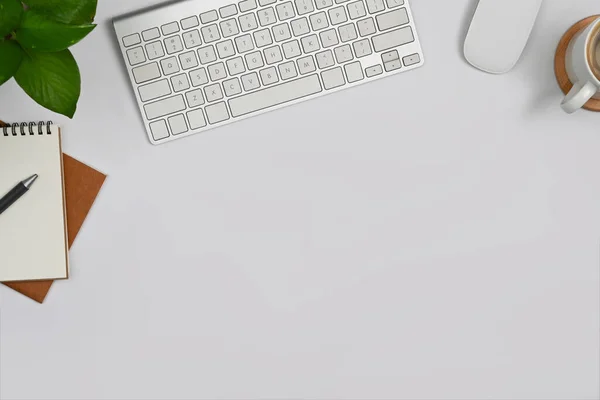 Simple Workspace Blank Notepads Coffee Cup Wireless Keyboard Houseplant White — ストック写真
