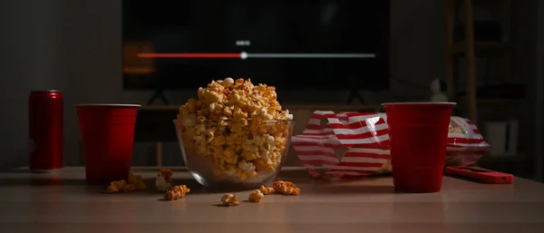 Bowl Tasty Popcorn Cups Wooden Table Living Room Family Vacation — 스톡 사진