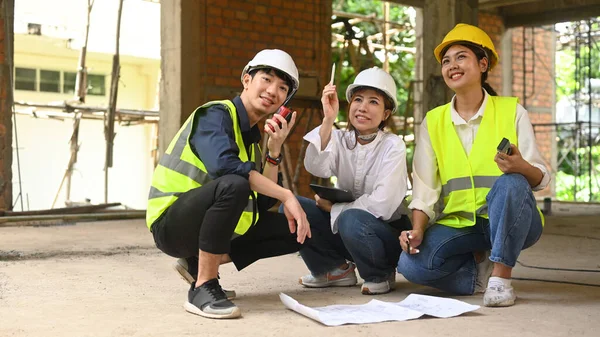 Civil Engineers Team Wearing Safety Helmets Vests Inspecting Construction Site — 图库照片