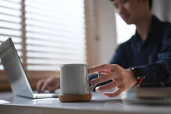 Close View Businessman Hands Holding Cup Coffee Using Laptop Computer — Foto de Stock