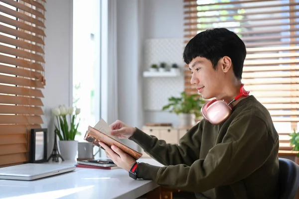 Calm Asian Man Wireless Headphone Reading Favorite Literature Spending Leisure — Φωτογραφία Αρχείου