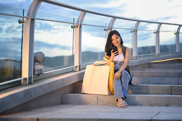 Attractive Young Woman Using Mobile Phone While Stairs Cityscape Sunset — Stok fotoğraf