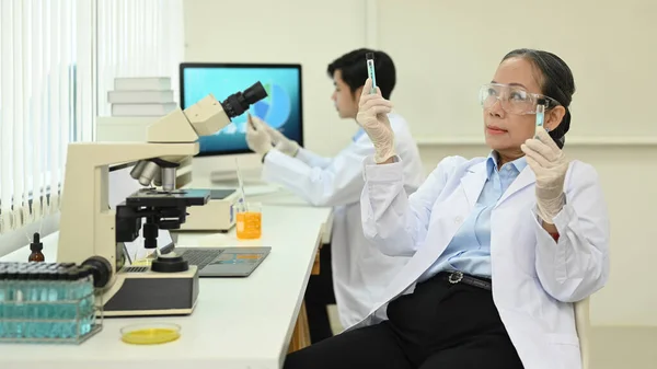 Equipo Científico Profesional Realizando Experimentos Laboratorio Conceptos Investigación Medicina Ciencia —  Fotos de Stock