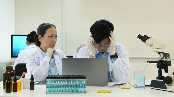 Professionellt Forskarlag Som Utför Experiment Laboratorium Begreppen Medicin Och Vetenskaplig — Stockfoto