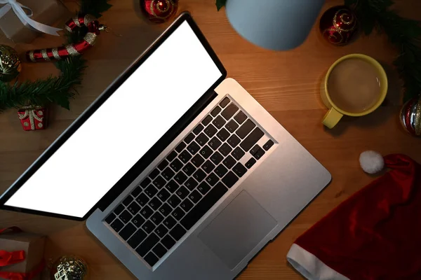 Laptop Suprimentos Decoração Natal Mesa Madeira Vista Superior Com Espaço — Fotografia de Stock