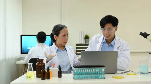 Senior Female Scientist Young Male Laboratory Assistant Analyzing Summarising Information — Stock Photo, Image