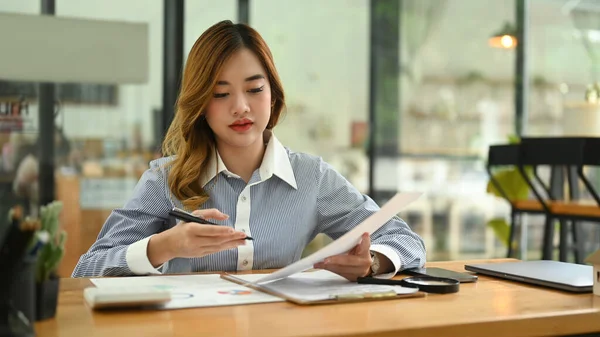 Young Female Accountant Using Calculator Examining Numerical Data Financial Document — Stock Photo, Image