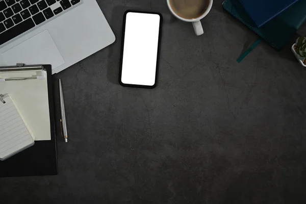 Плоский Макет Мобильного Телефона Экраном Ноутбуком Блокнотом Чашкой Кофе Черном — стоковое фото