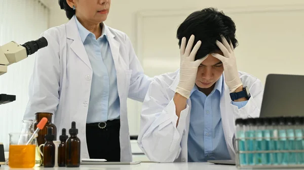 Professional Scientists Team Conducting Experiment Modern Laboratory Medicine Science Researching — Stock Photo, Image