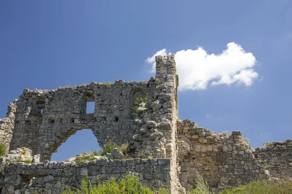 Overblijfselen van de citadel op mangup-boerenkool in Krim — Stockfoto