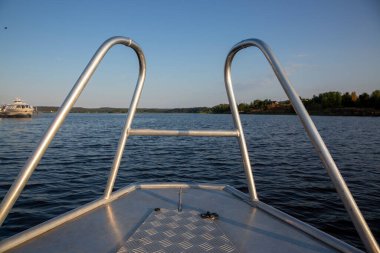 Rusya 'daki Karelia Cumhuriyeti' nde Ladoga Gölü 'ndeki bir tekneden görüntü.