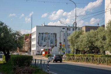 Sortavala, Rusya - 11 Temmuz 2021: Rusya 'da Karelia Cumhuriyeti' nin Sortavala şehrinin merkezindeki Karelskaya Caddesi manzarası