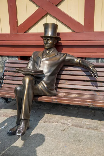 Sortavala, Rusya - 11 Temmuz 2021: Rusya 'nın Karelia Cumhuriyeti' nin Sortavala kentindeki Fin mimar Uno Werther Ullberg anıtı (1879 - 1944)