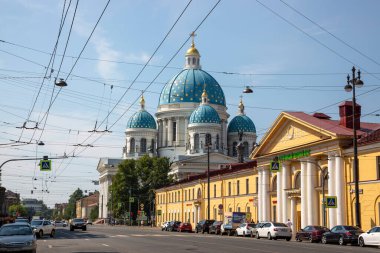 St. Petersburg, Rusya - 14 Temmuz 2021: St. Petersburg 'daki Kutsal Hayat Veren Üçlemenin Katedrali