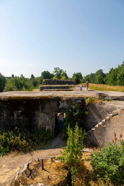 Petersburg Russia July 2021 People Inspect 19Th Century Gun Position — Stock Photo, Image