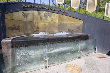 St. Petersburg, Rusya - 16 Temmuz 2021: Kronstadt, St. Petersburg 'daki Park Adası' ndaki Rus Filosu Kahramanlar Sokağı 'nda Kurulum