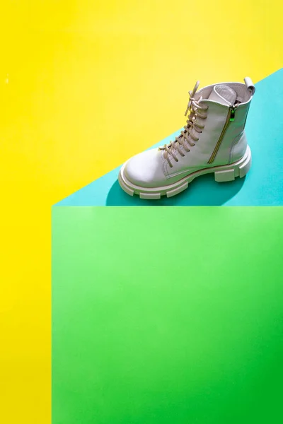 Geometric Still Life Winter Boot Colored Background — Stock Photo, Image