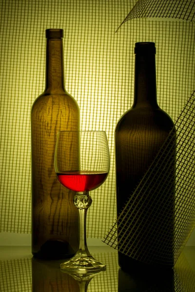 Bodegón Con Botellas Vidrio Copa Vino —  Fotos de Stock