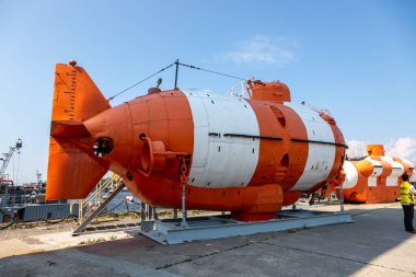 Saint-Petersburg, Rusya - 16 Temmuz 2021: Kronstadt, Saint-Petersburg 'daki iskelede düzenlenen silah sergisinde özerk sualtı aracı AS-22