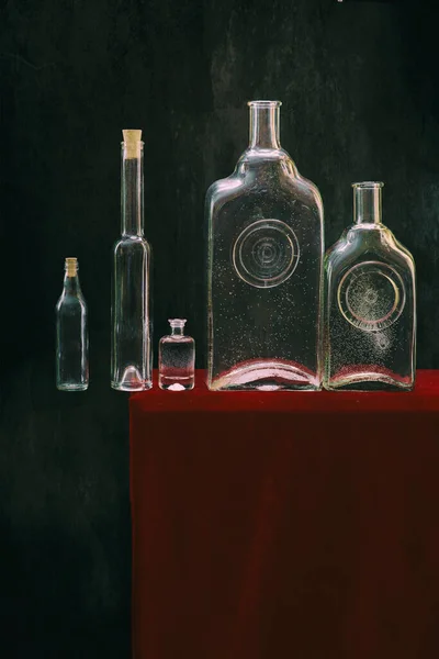 Abstract Stilleven Met Flessen Een Rode Tafel — Stockfoto