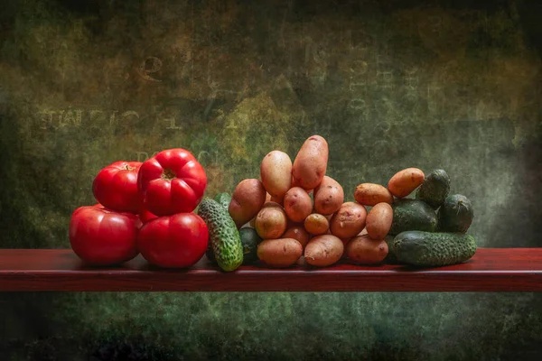 Stillleben Mit Frischen Tomaten Gurken Und Kartoffeln — Stockfoto