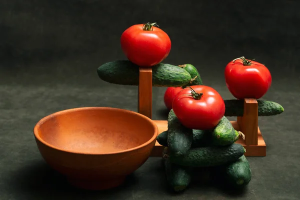 Natureza Morta Com Tomates Maduros Pepinos — Fotografia de Stock