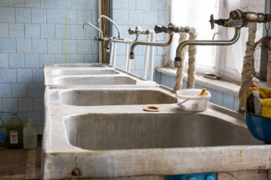 A place for washing dishes in an old abandoned dining room