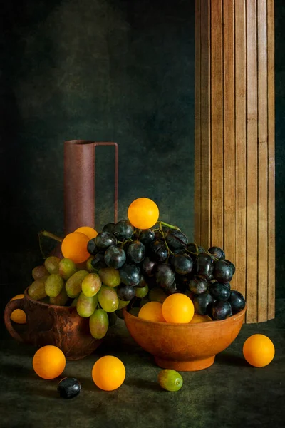 Natureza Morta Com Uvas Maduras Bolas Laranja — Fotografia de Stock