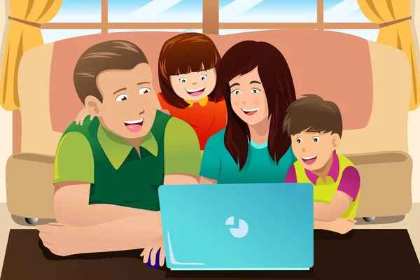 Ευτυχισμένη οικογένεια κοιτάζοντας ένα φορητό υπολογιστή — Διανυσματικό Αρχείο