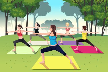 kadın parkta yoga yaparken grubu