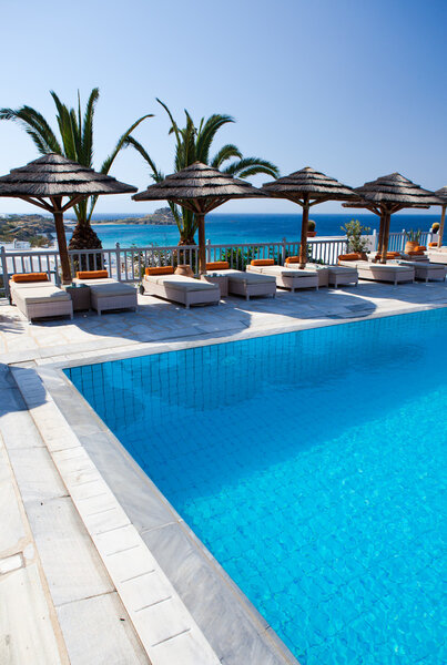 Отдых у бассейна